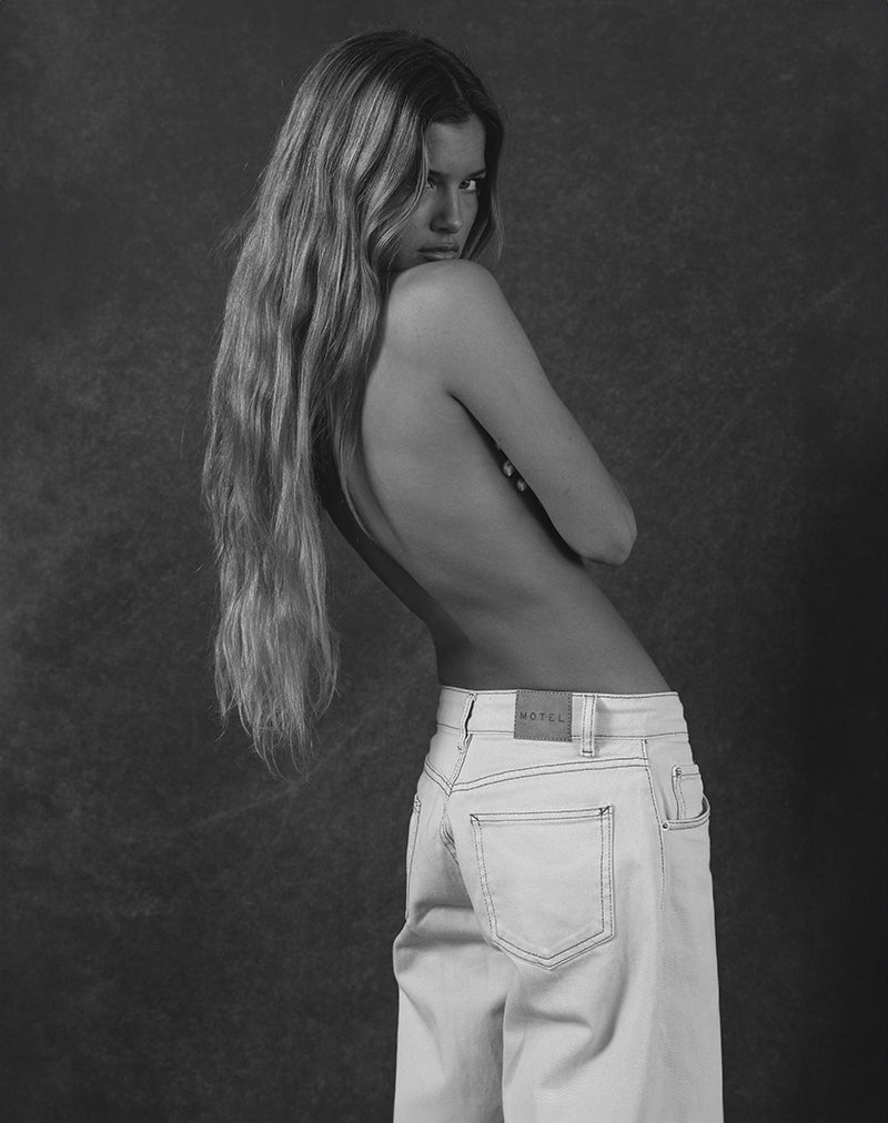 Bild von Roomy Extra Wide Low Rise Jeans in Off White