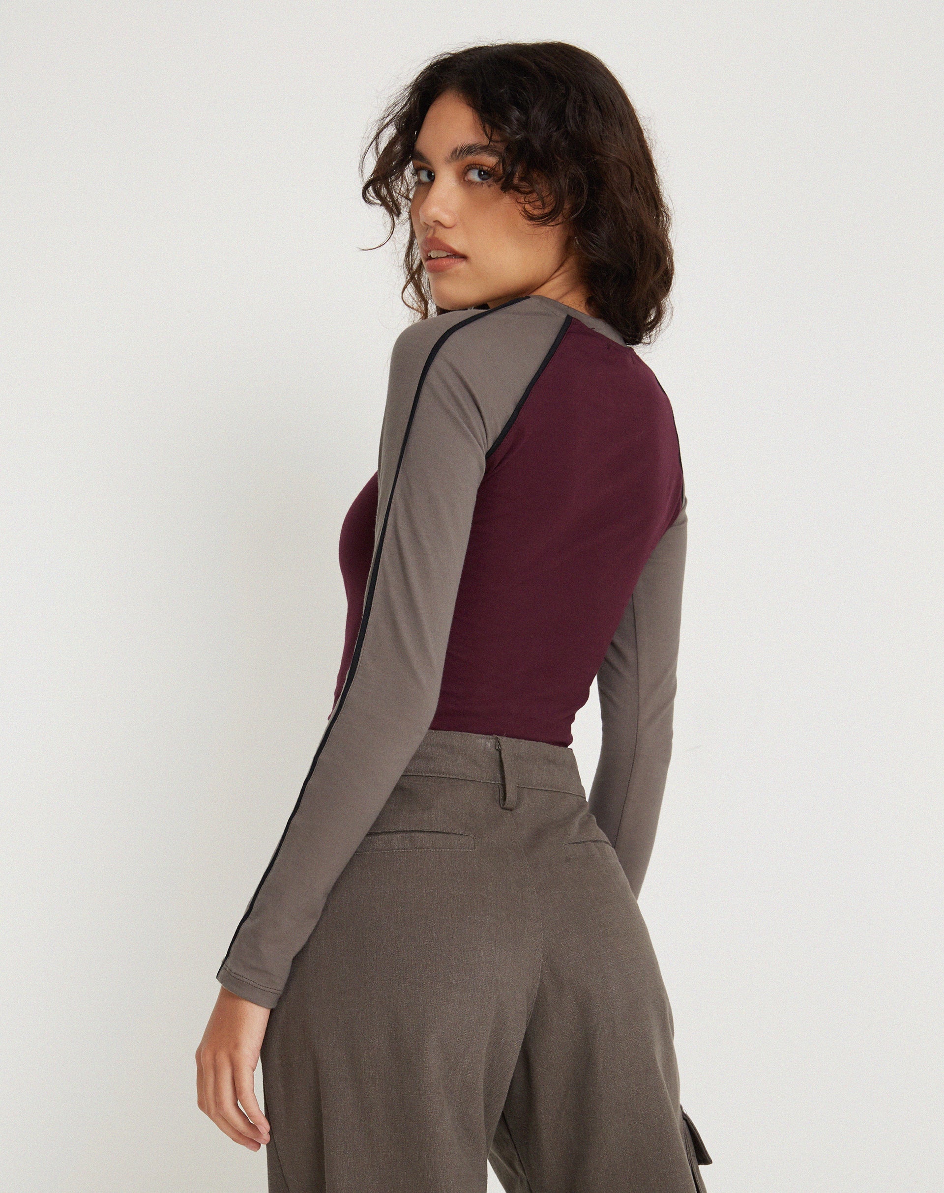 Image of Sachiel Langarm-Top in Oxblood Cloudburst Schwarz
