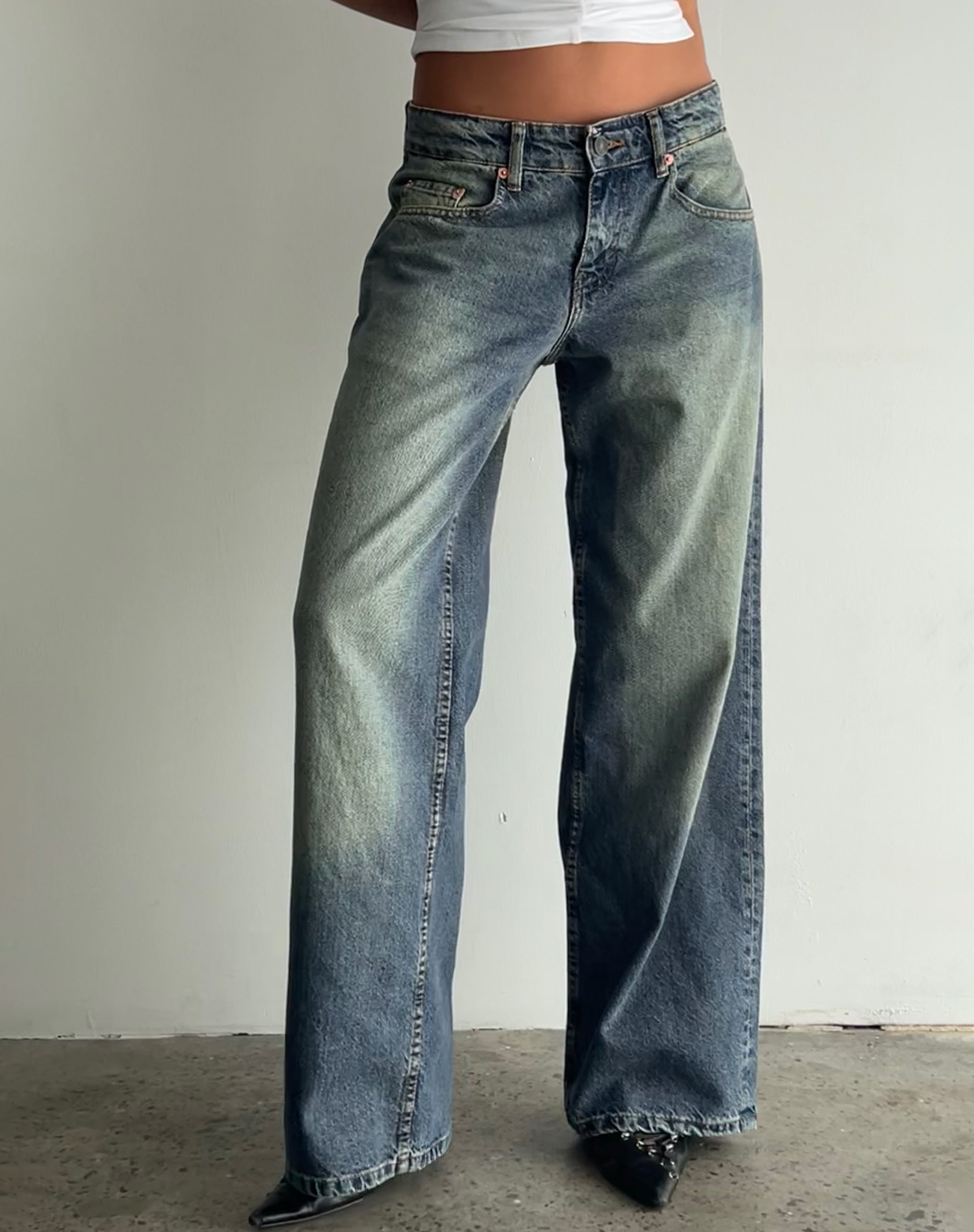 Bild von Roomy Extra Wide Low Rise Jeans in Extreme Blue Green