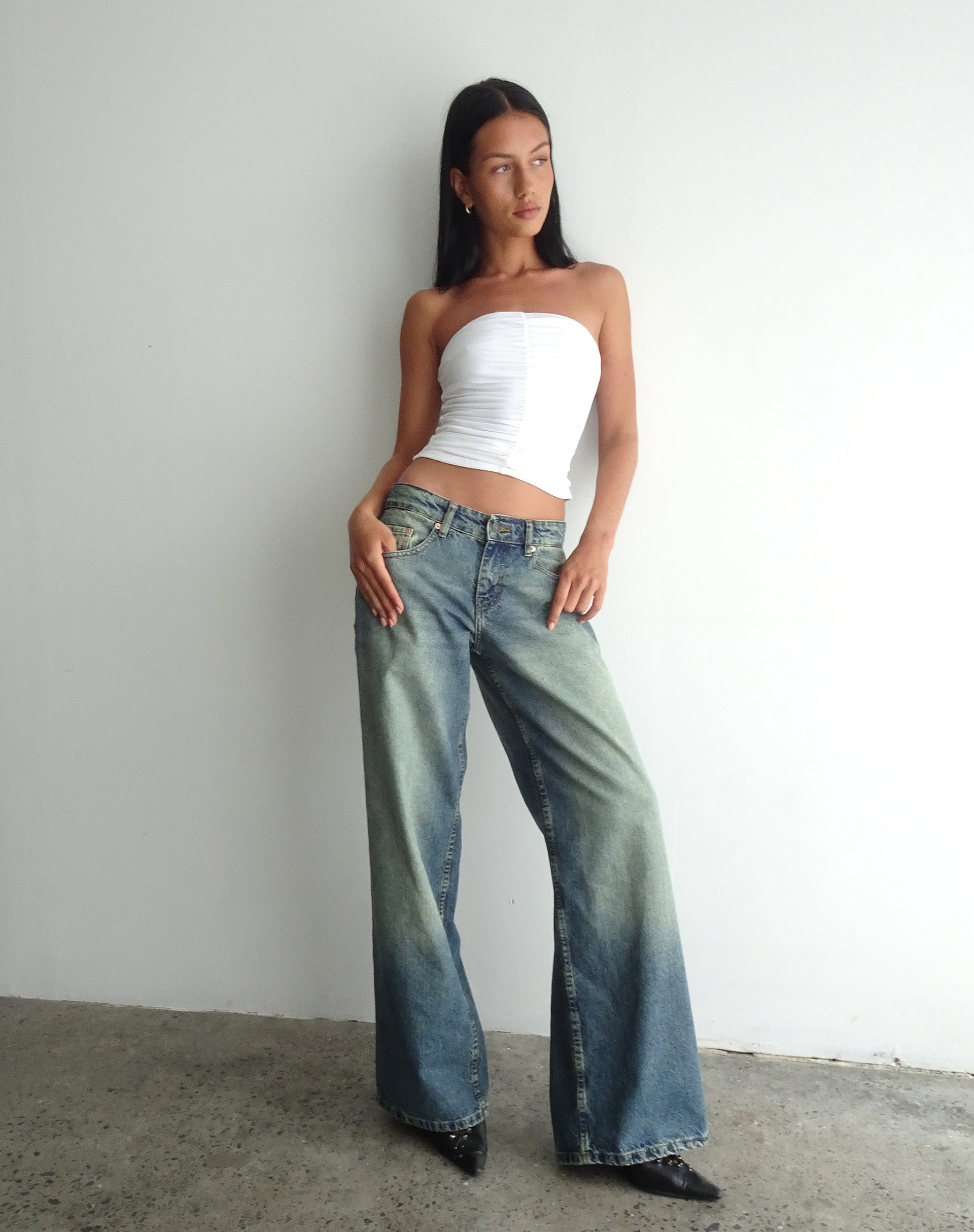 Bild von Roomy Extra Wide Low Rise Jeans in Extreme Blue Green