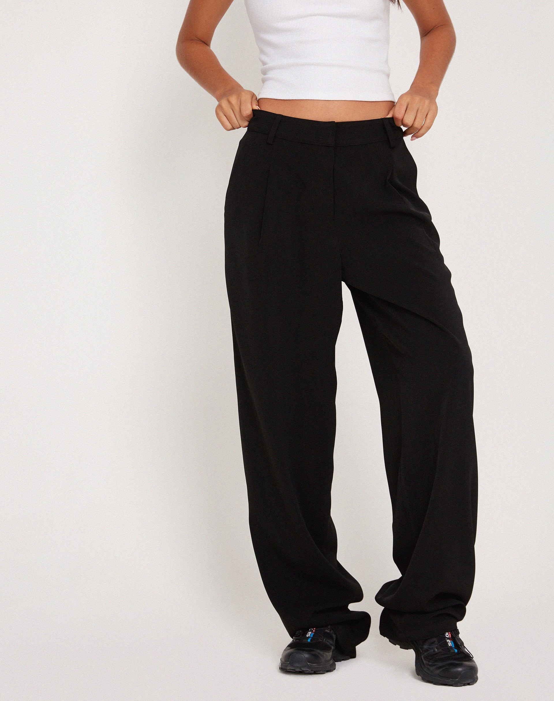 Bild der Sakaria Hose mit weitem Bein in Schwarz
