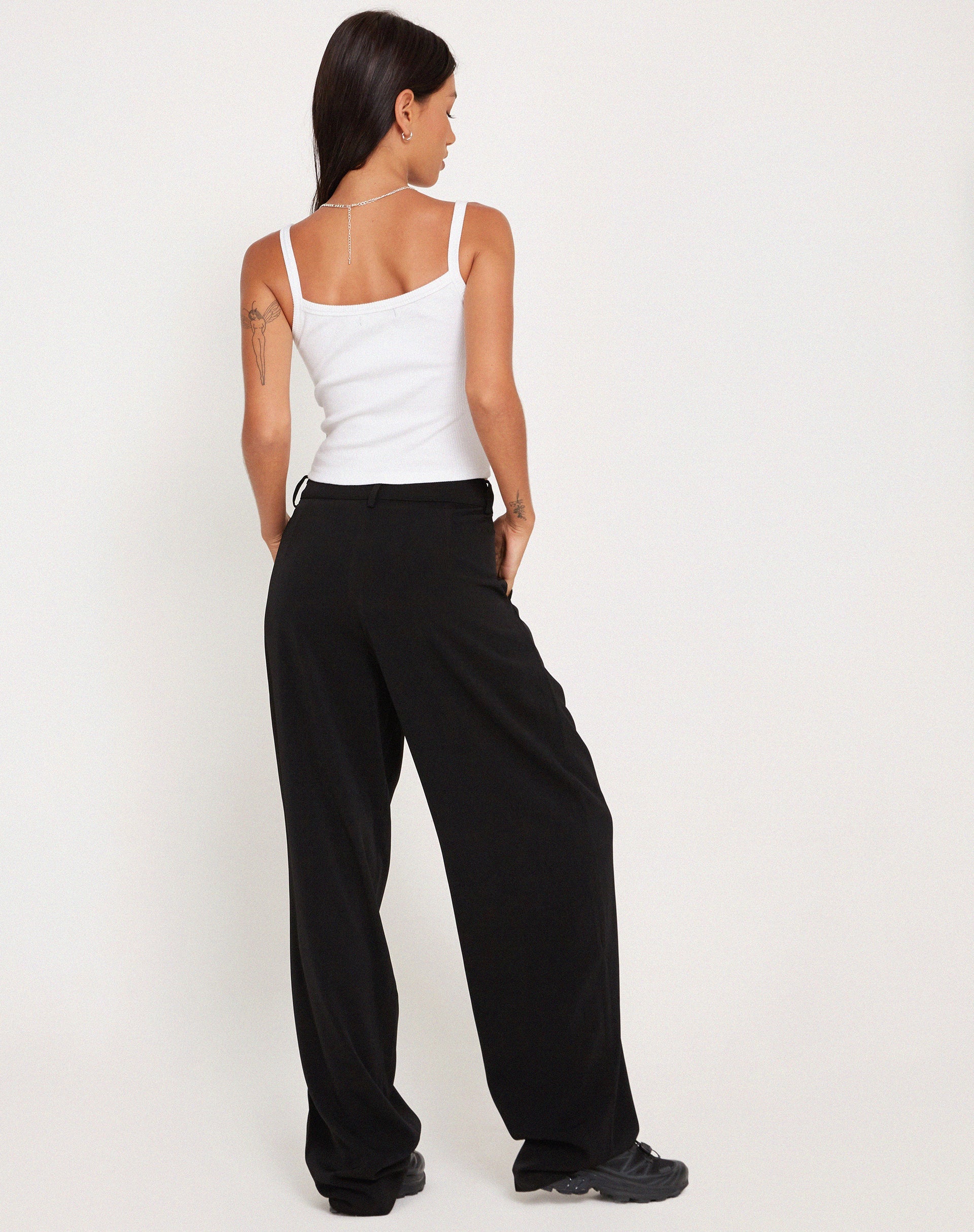 Bild der Sakaria Hose mit weitem Bein in Schwarz