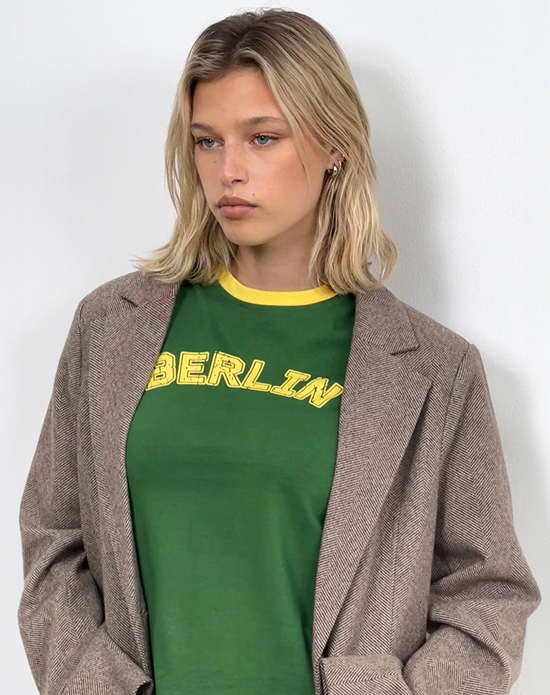 Image of Sakha Boxy Top in Ulmengrün mit gelbem Einband und Berlin Emb