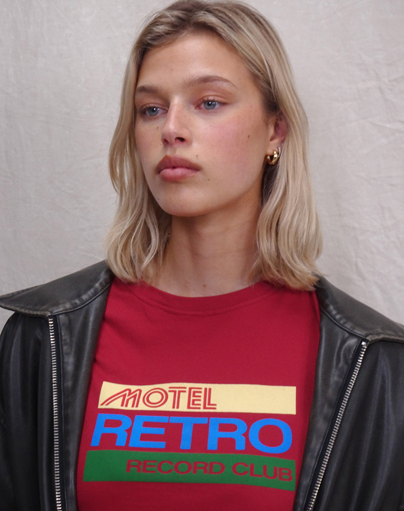 Bild von Saki Tee in Adrenalinrot mit Motel-Retro-Club-Motiv