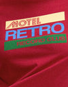 Adrenalinrot mit Motel-Retro-Club-Motiv