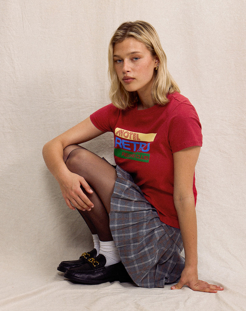 Bild von Saki Tee in Adrenalinrot mit Motel-Retro-Club-Motiv