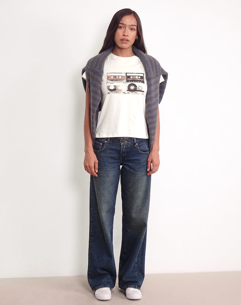 Bild von Saki Tee in Elfenbein mit Retro-Kassettenmotiv