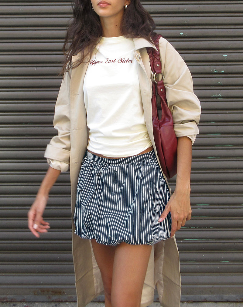 Saki Tee in Elfenbein mit Upper East Sider Druck