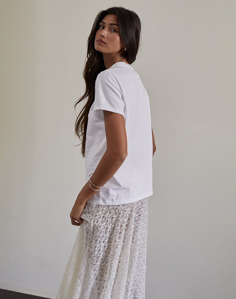 Bild von Saki Tee in Weiß mit rosa Cowboystiefel-Aufdruck