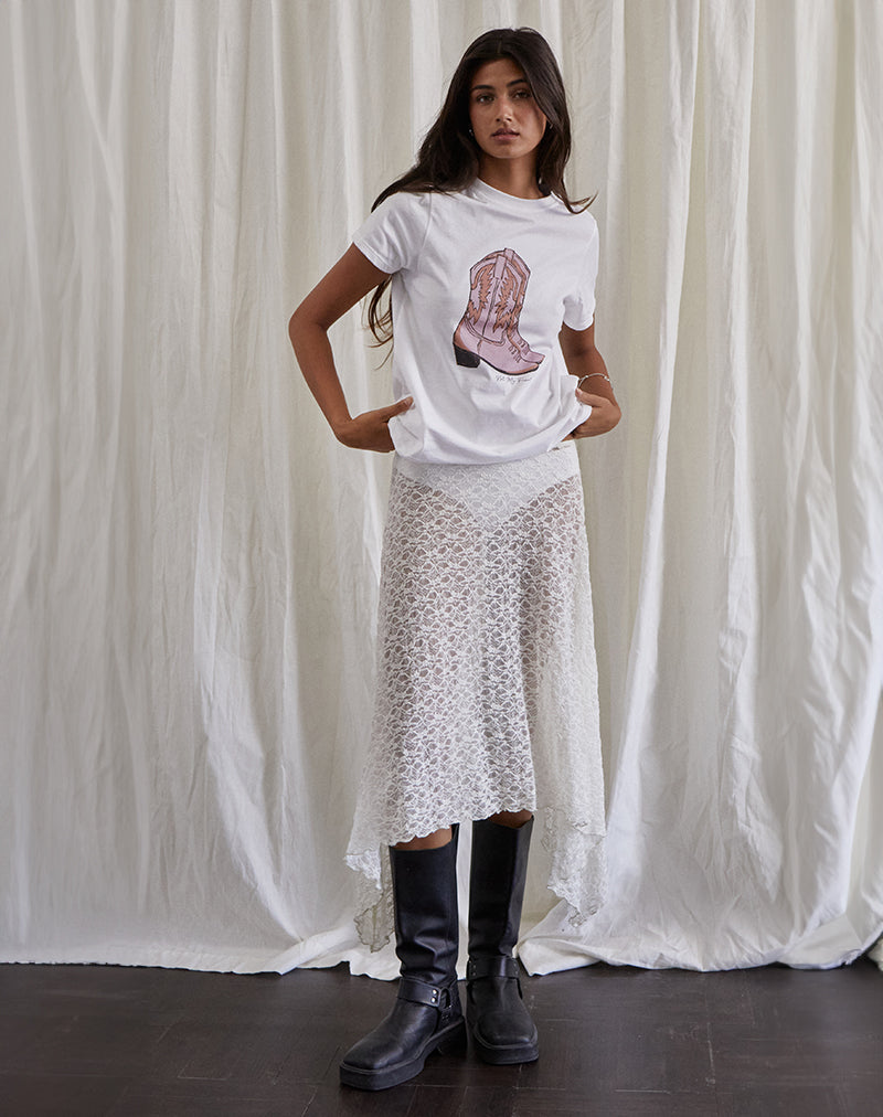 Bild von Saki Tee in Weiß mit rosa Cowboystiefel-Aufdruck