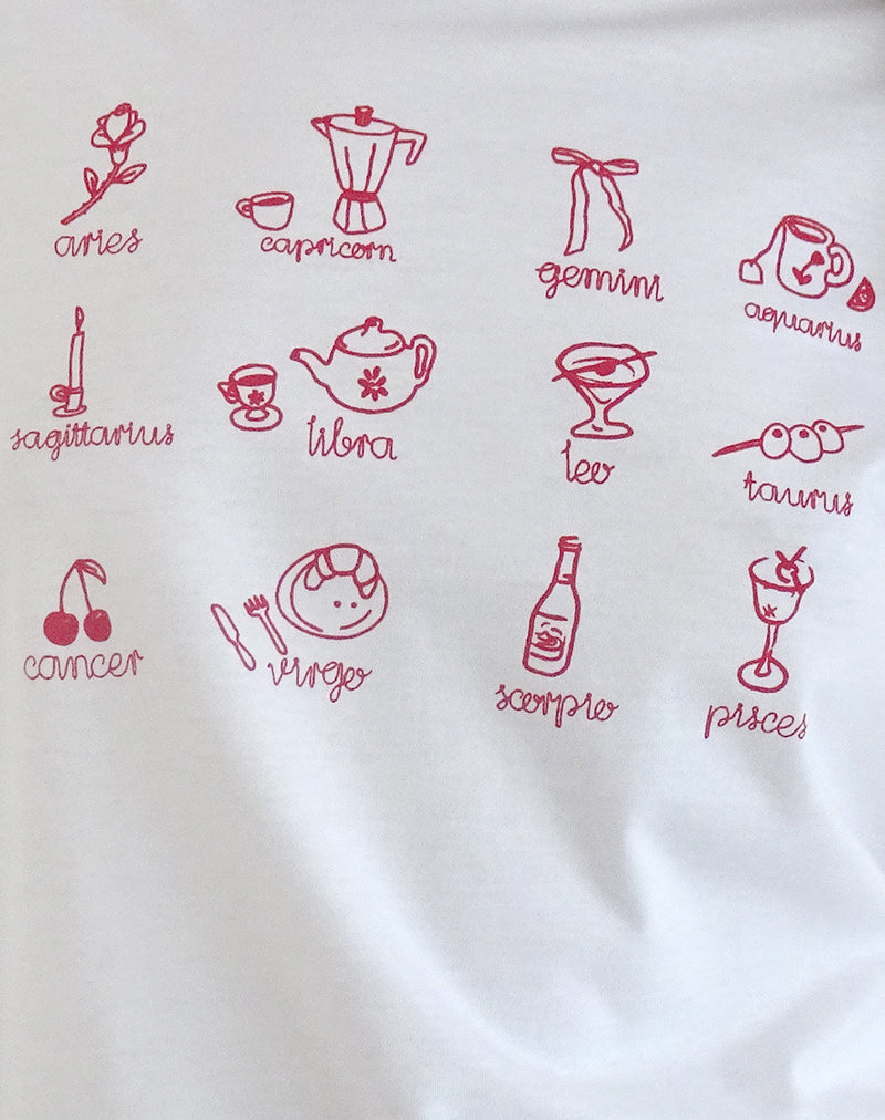 Bild von Saki Tee in Weiß mit rotem Sternzeichen-Aufdruck