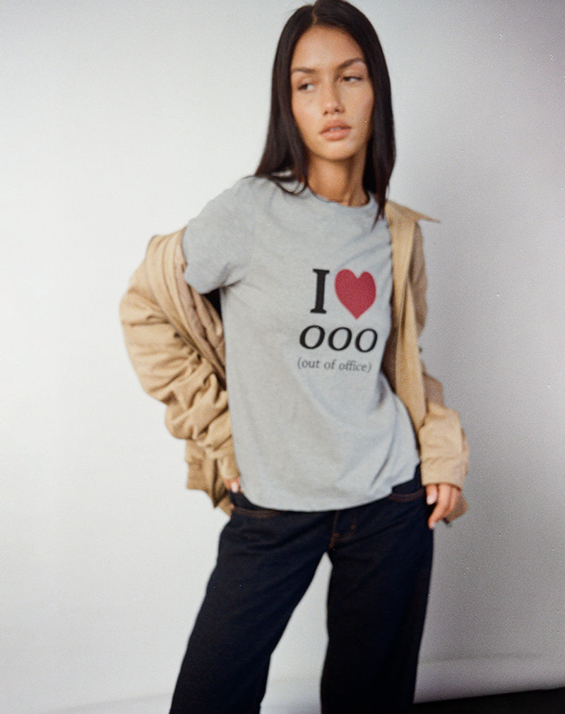 Bild von Saki Tee in Grau meliert mit I Love OOO Grafik