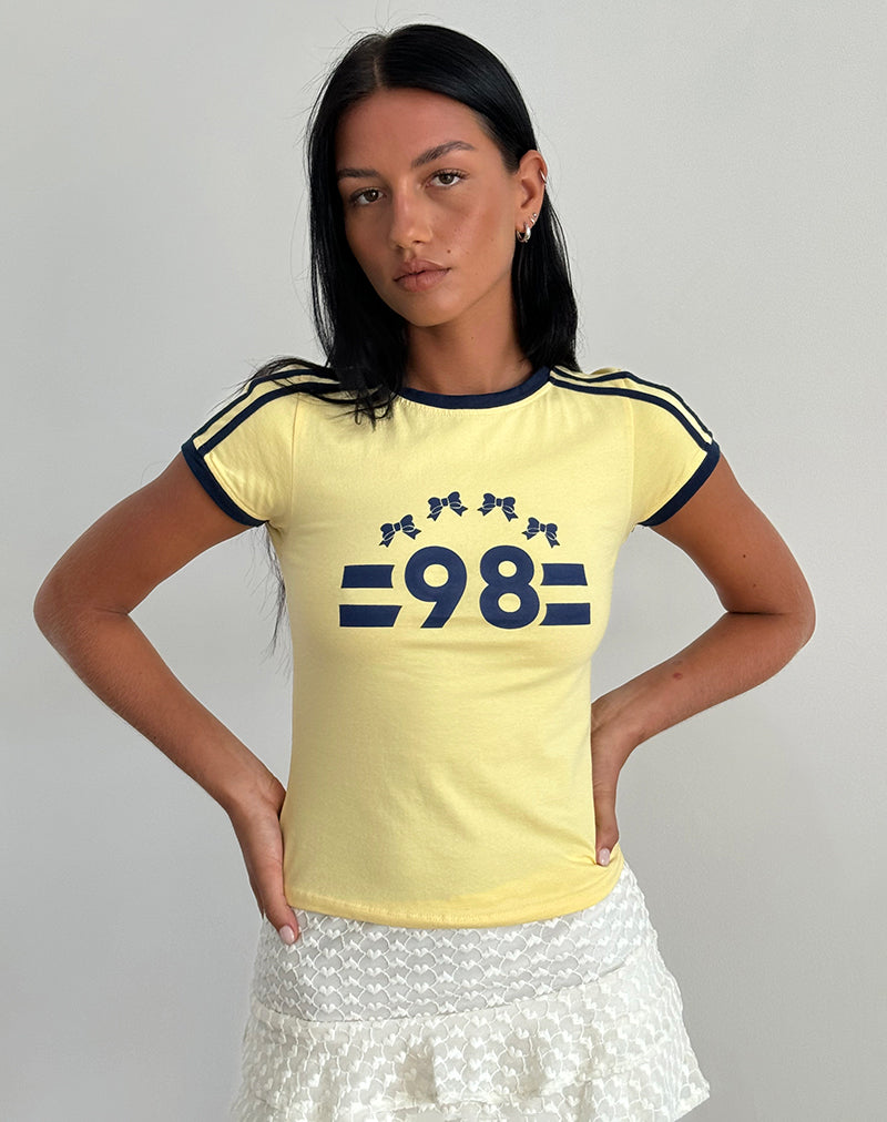 Abbildung des Salda Tee in Lemonade mit marineblauem Einband und '98' Emblem