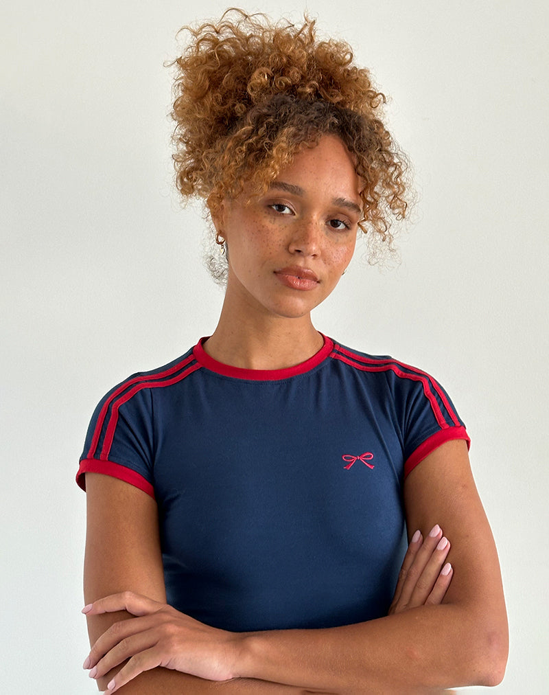 Image of Salda Top in Navy mit rotem Adrenalin-Band und Logo
