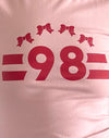 Pink Lady mit roter Adrenalin-Bindung und '98'-Emblem