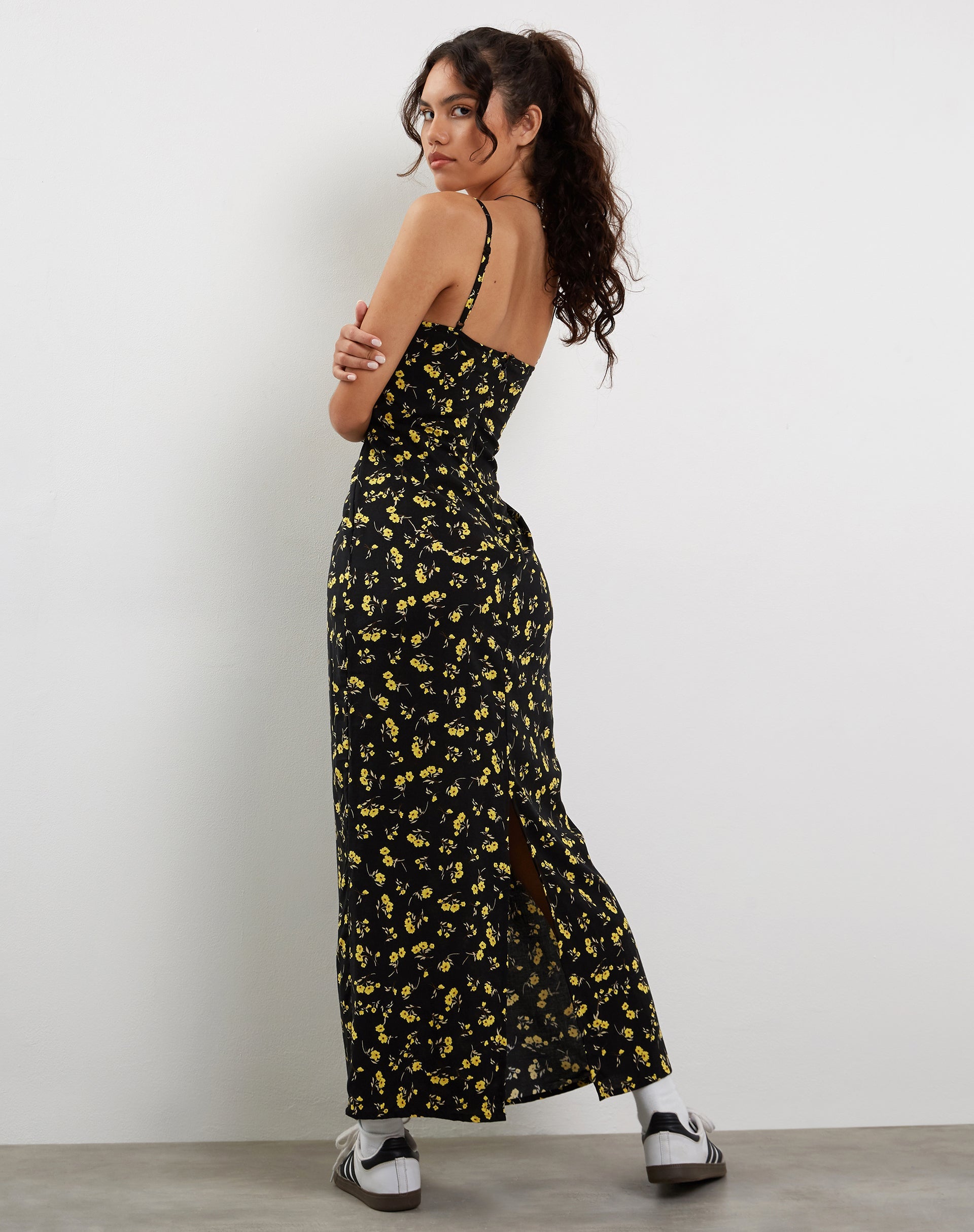 Image of Kafka Maxikleid in Butterblume Schwarz und Gelb