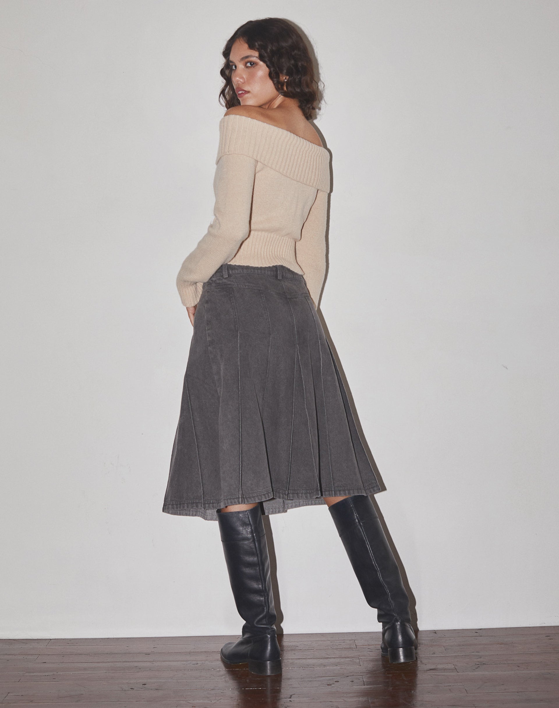 Bild von Sanjani Plissierter Denim Midirock in grauer Waschung
