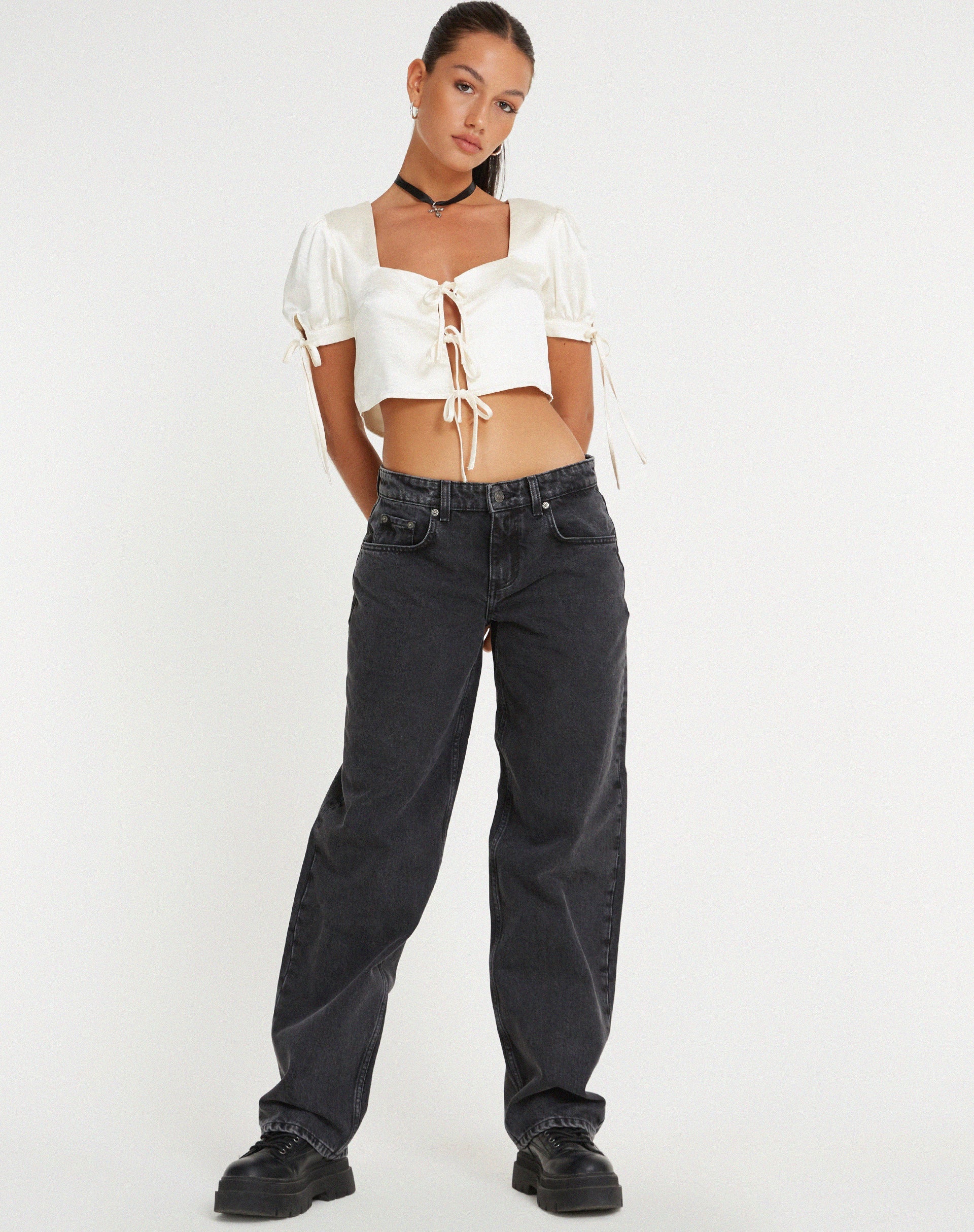 Bild von Sanura Tie Up Crop Top in Satin Elfenbein