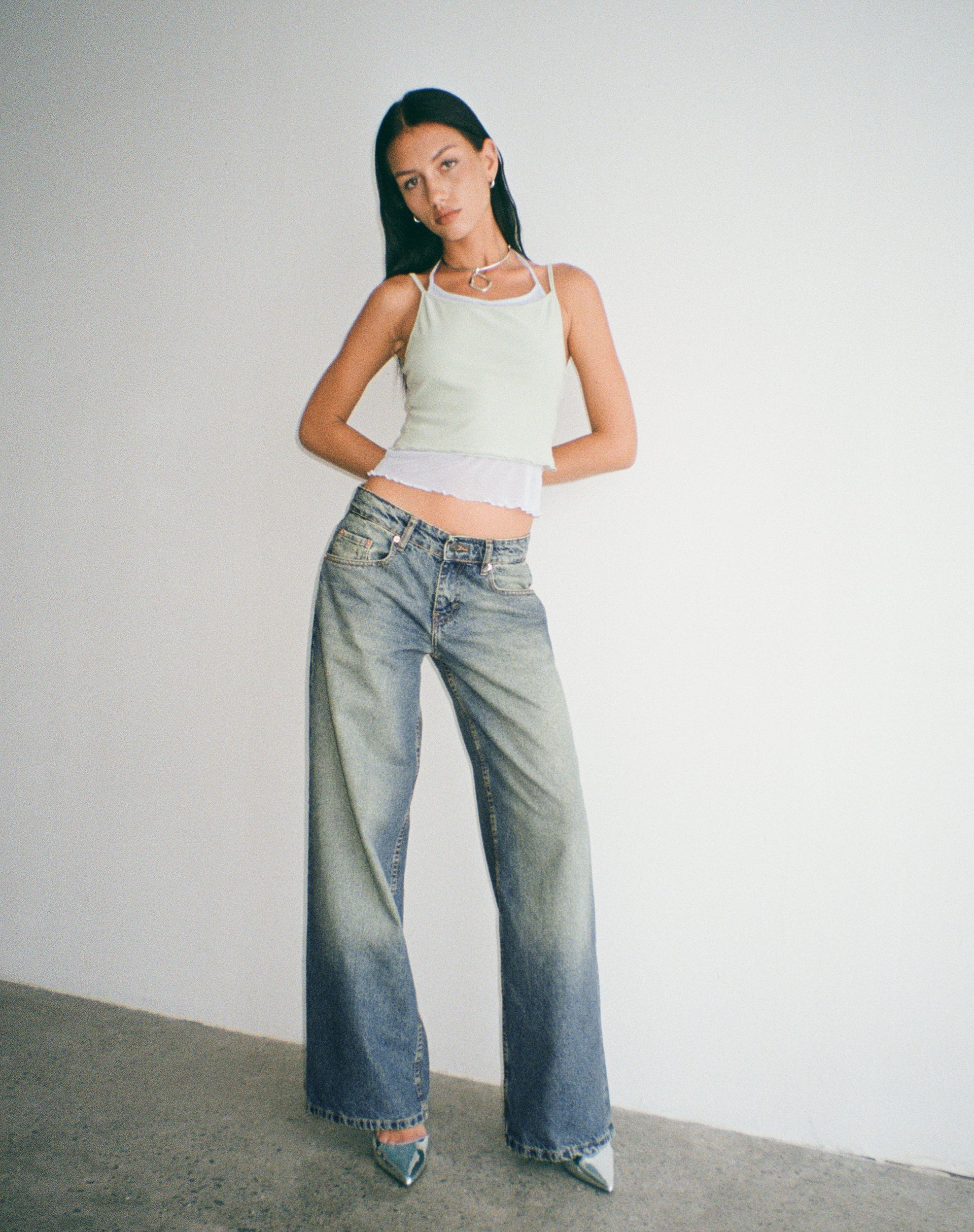 Bild von Roomy Extra Wide Low Rise Jeans in Extreme Blue Green
