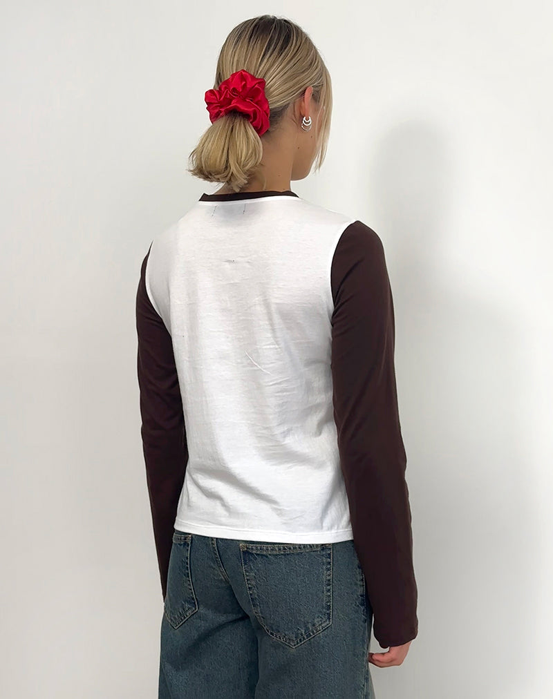 Bild von Sari Top in Weiß und Schokoladenbraun mit She's Fantastic Motiv