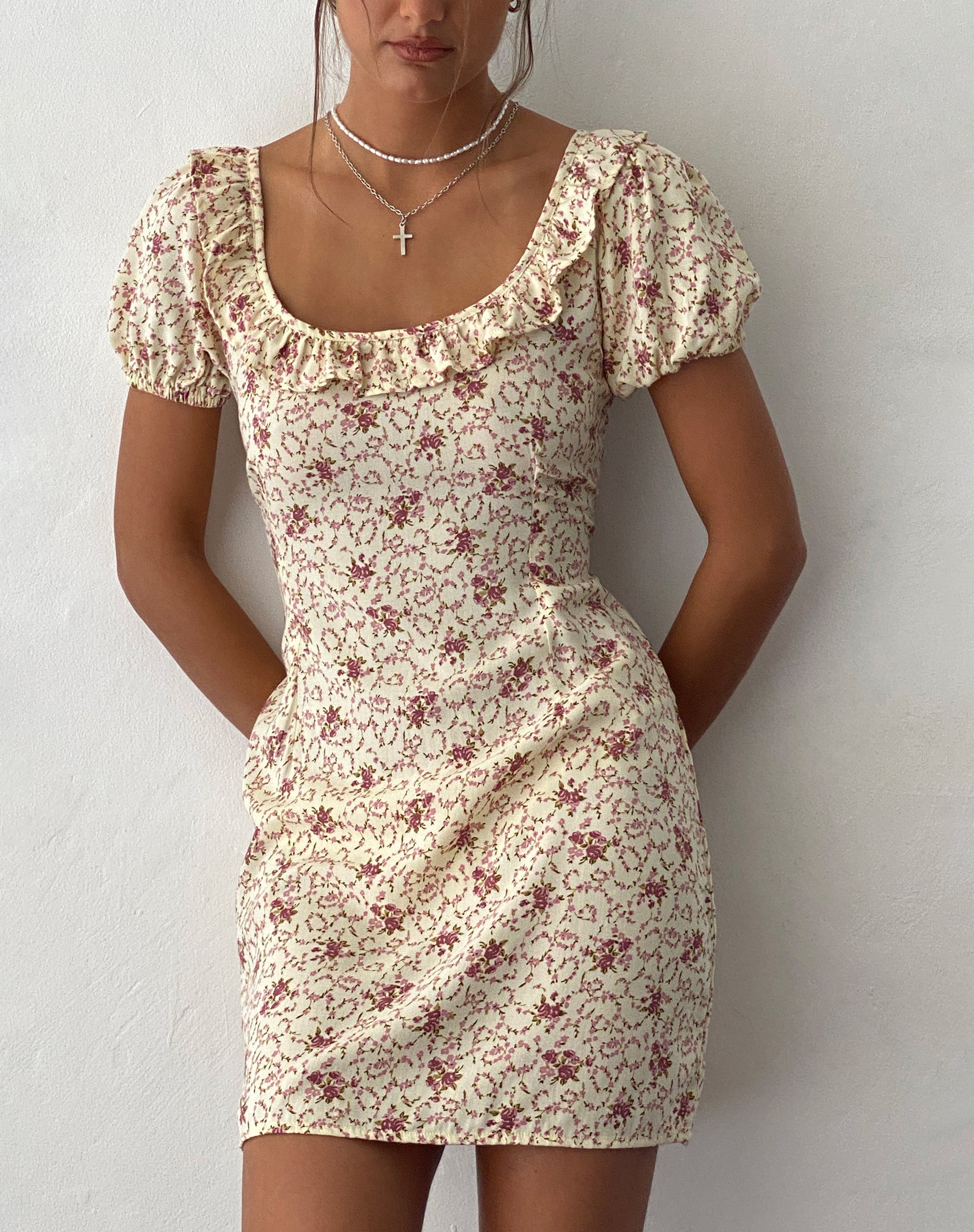 Image of Sasyana Minikleid aus Blumenkette Creme