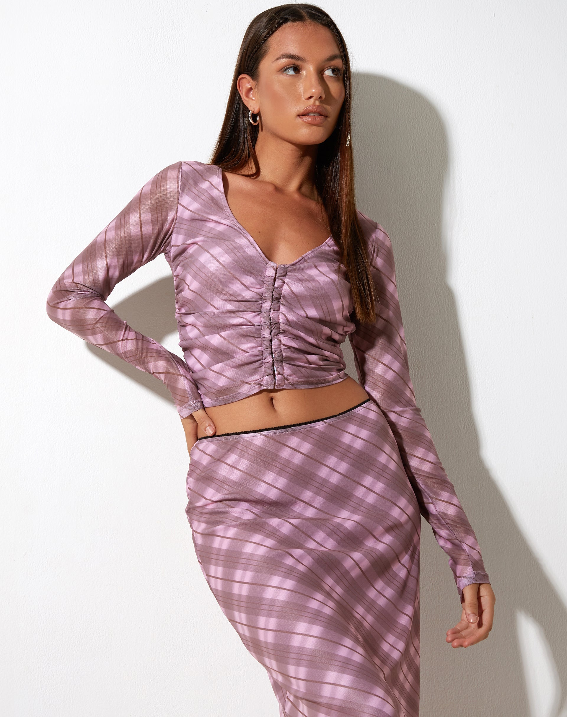 IMAGE OF Wesley Crop Top in Pink Unscharfes Karo