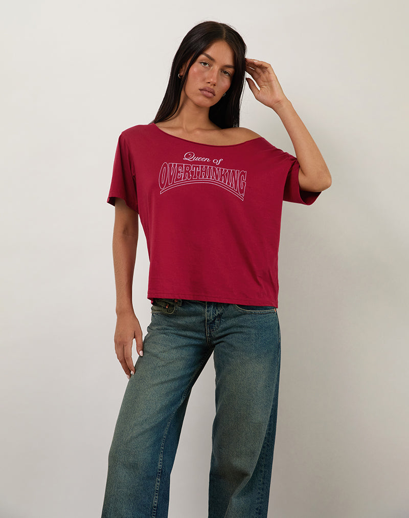 Scottie Slouchy Tee in Adrenalinrot mit Overthinking-Grafik