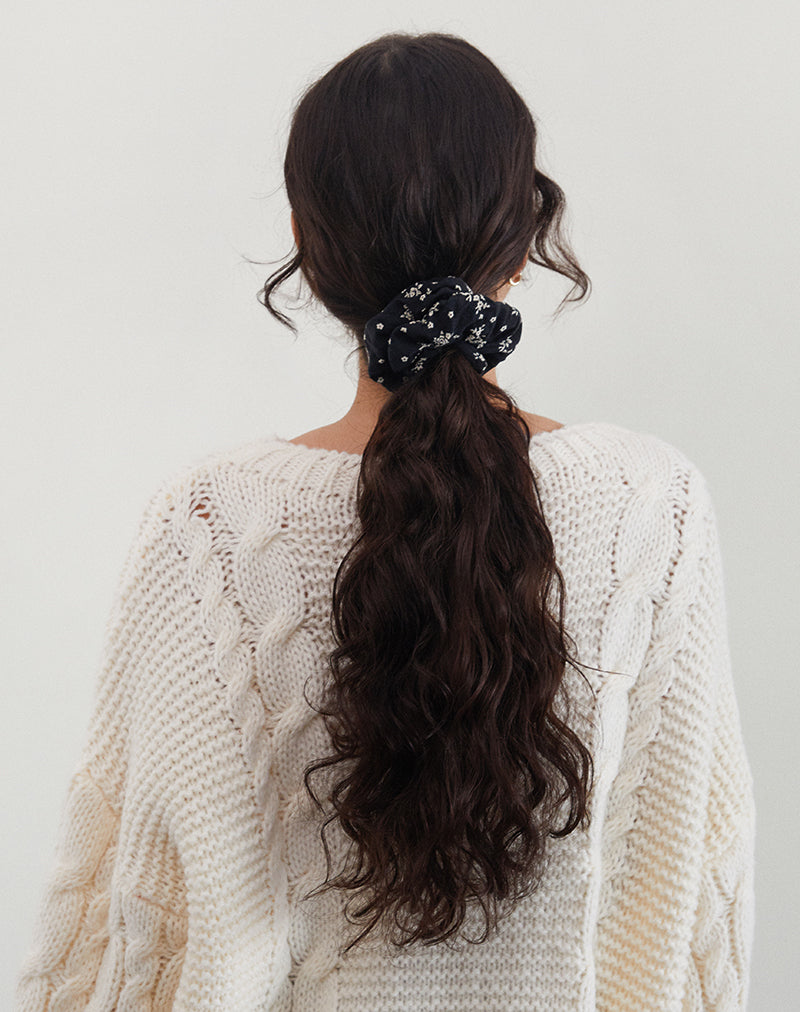 Bild von Scrunchie in Floral Land Schwarz