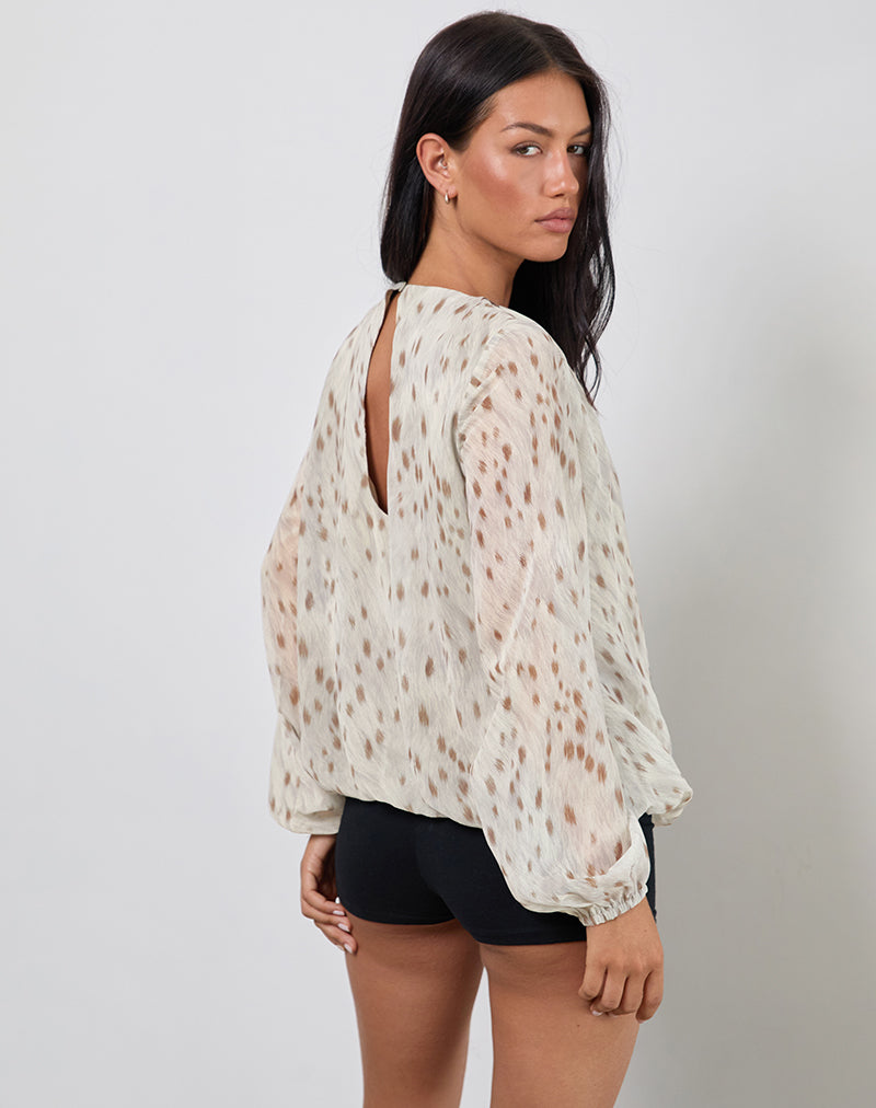 Image of Seita Bluse in Übergröße mit Bambi-Print in Elfenbein