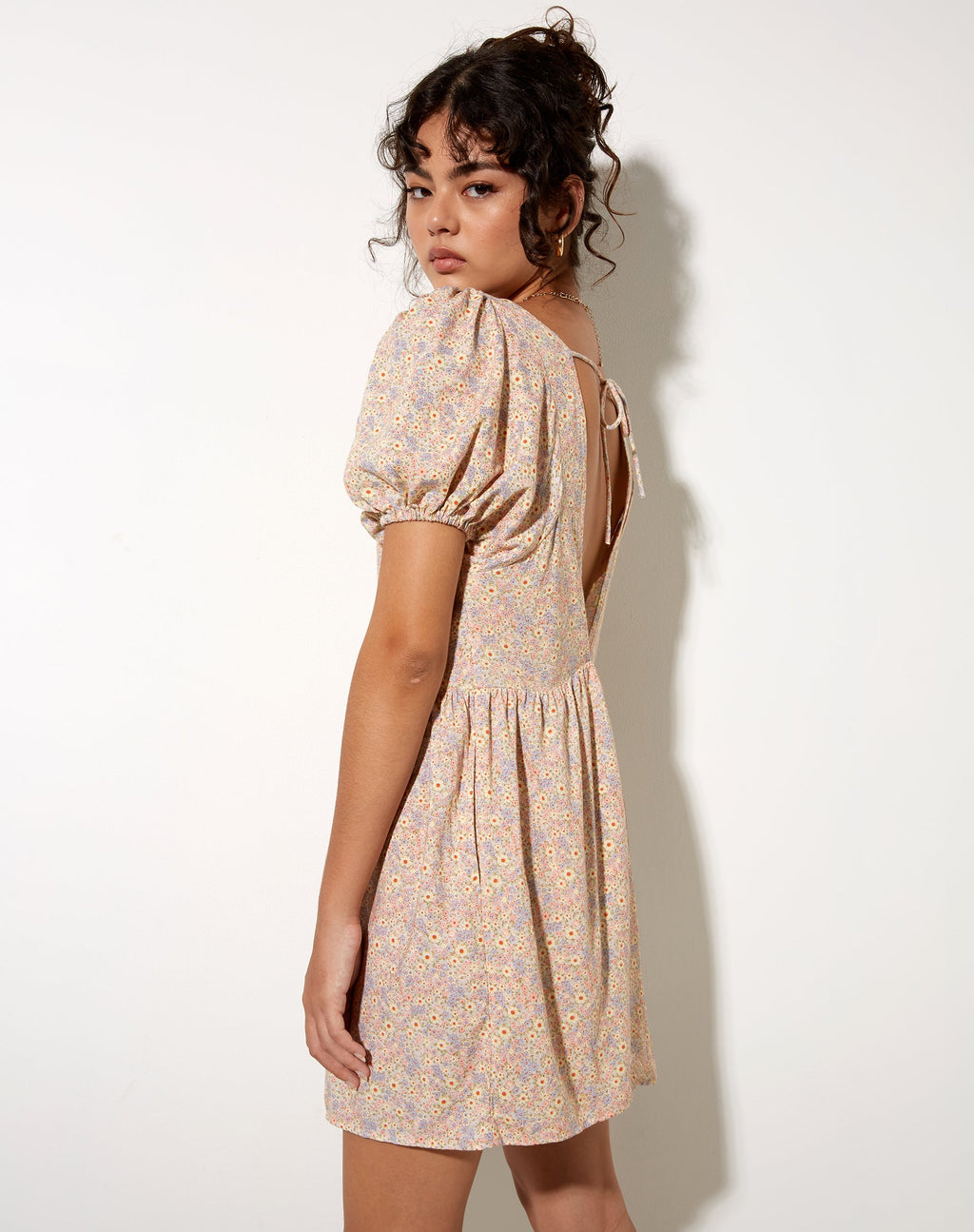 Senza Kleid in 70er Jahre Prairie Girl Floral