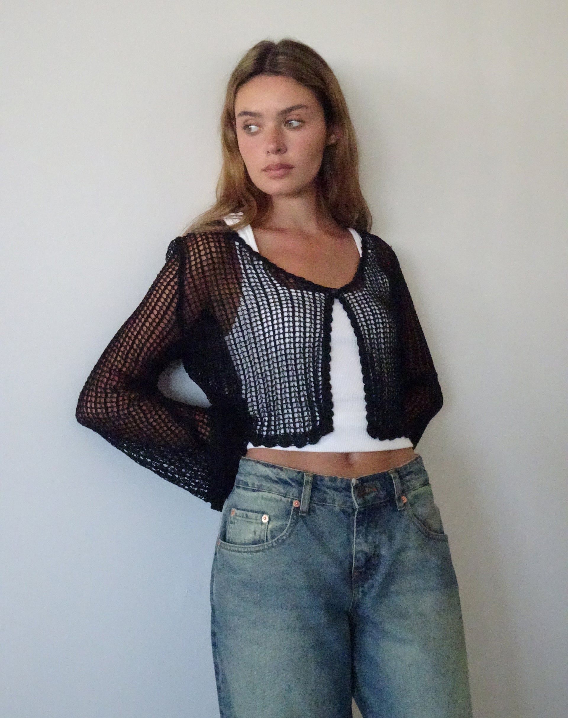 Bild von Septa Cropped Knit Cardigan in Schwarz