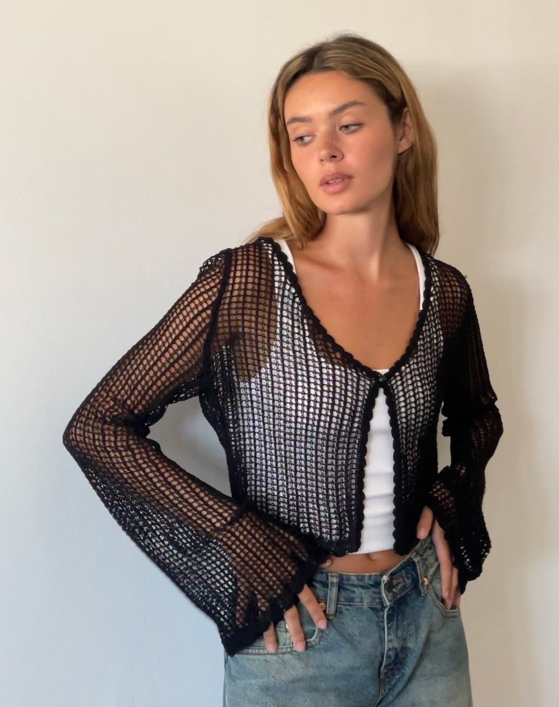 Bild von Septa Cropped Knit Cardigan in Schwarz