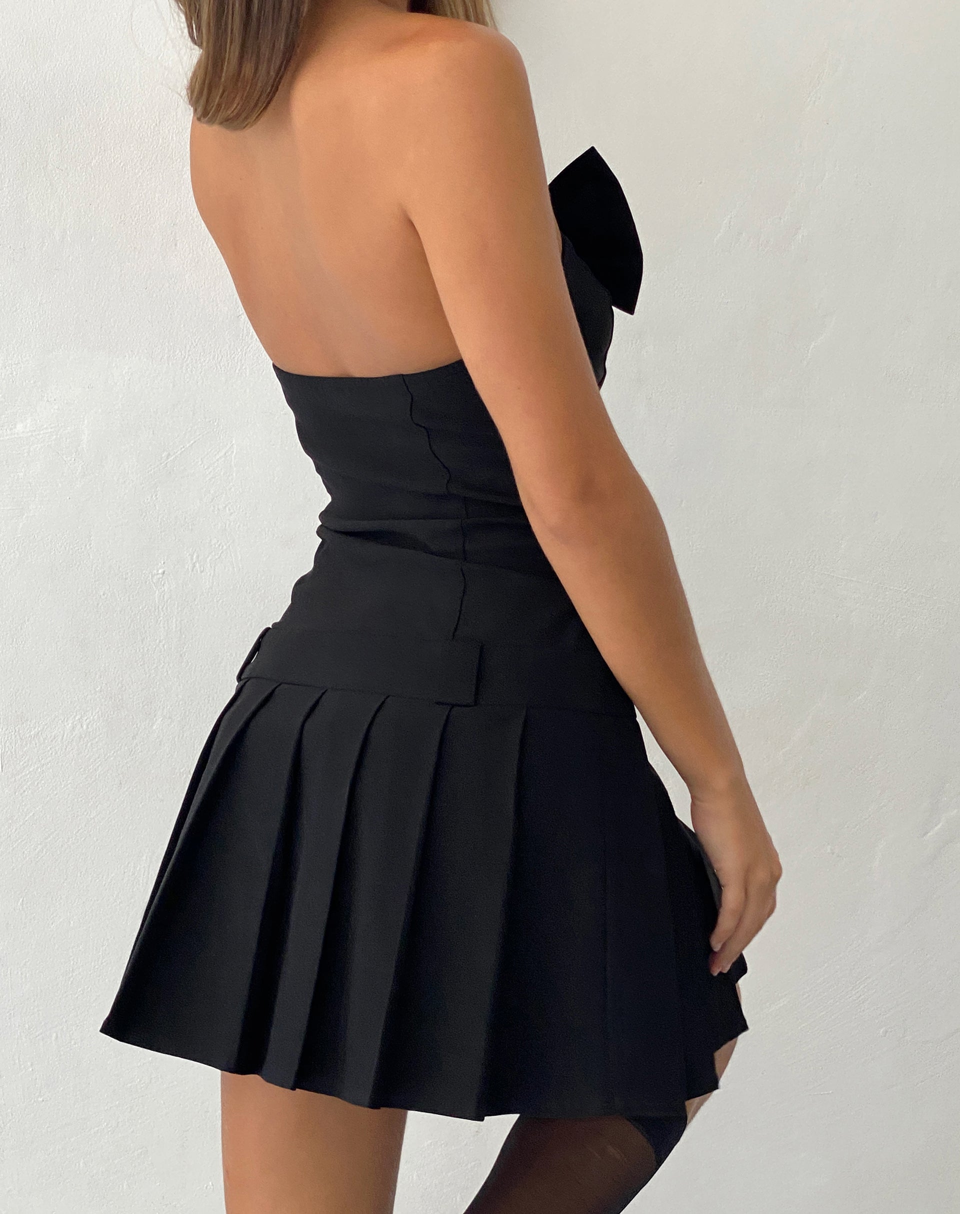 Image of Seroja Minikleid mit Schleife vorne in Schwarz Tailoring