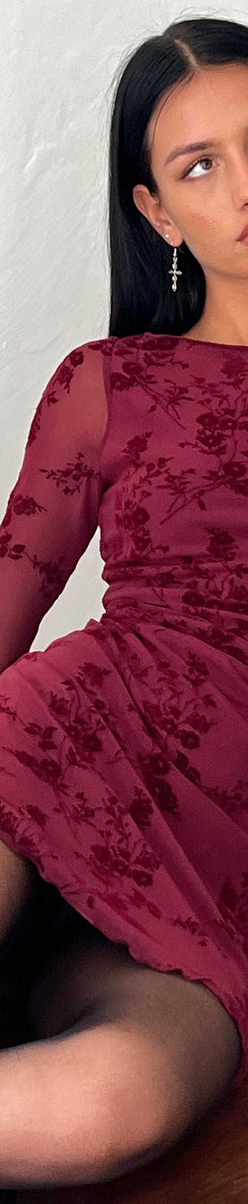 Image of Sevila Langärmeliges Minikleid aus beflockter botanischer Blume Maroon