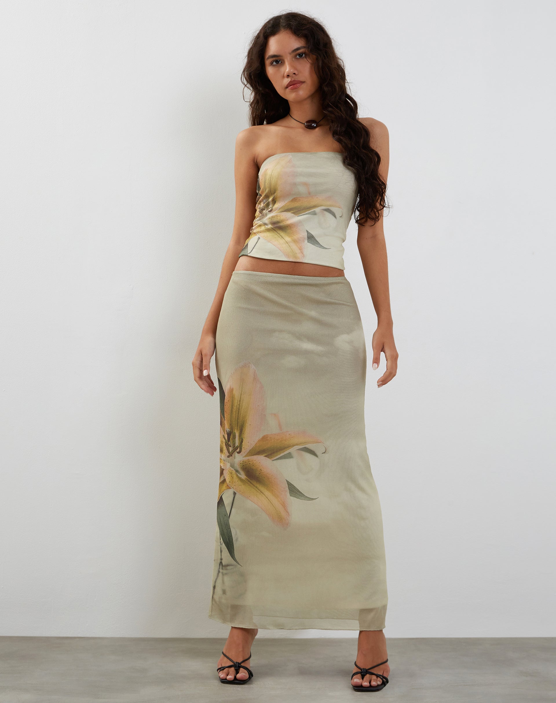 Bild von Shae Bandeau Top in gelbem Lilienprint