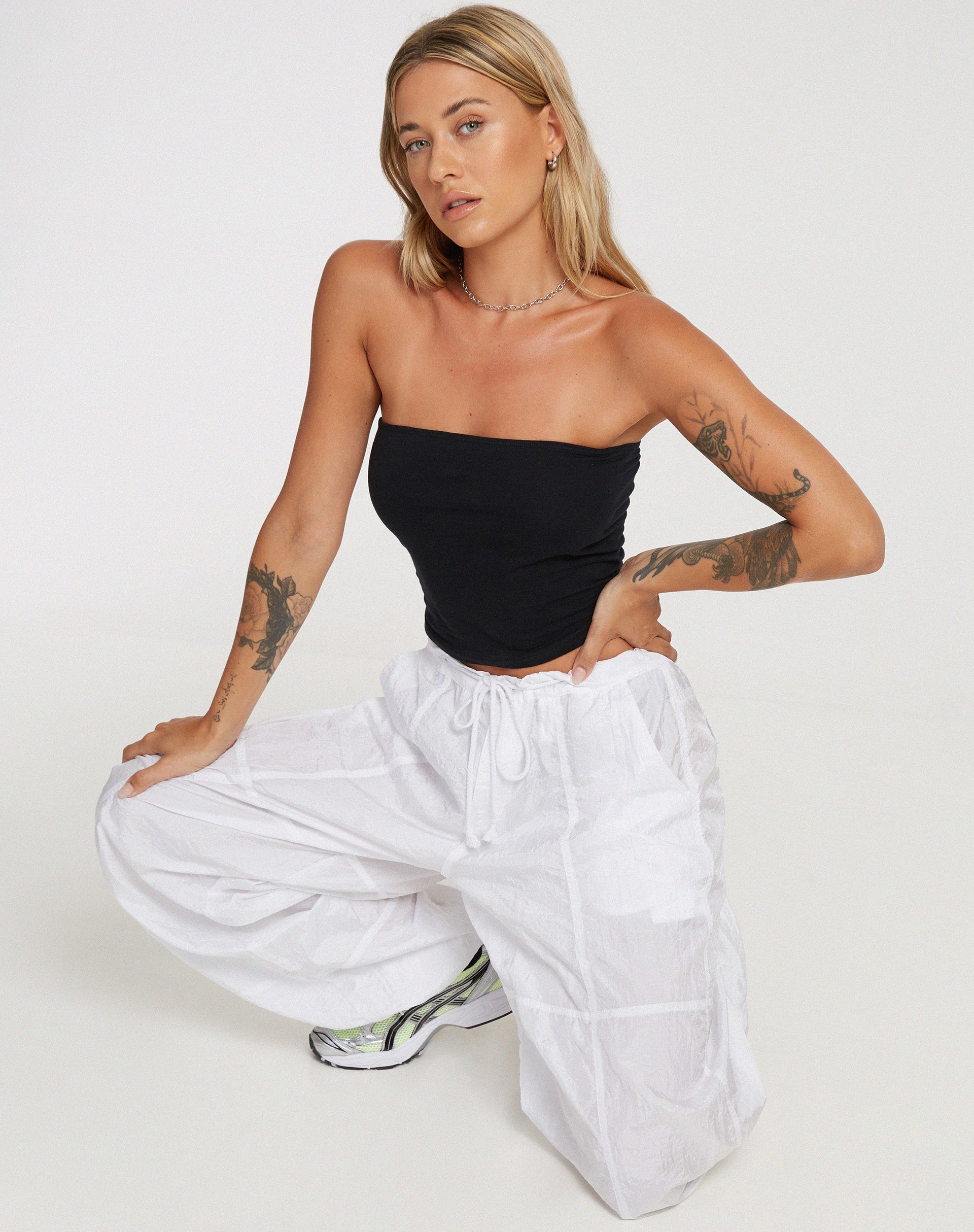 IMAGE OF Shae Bandeau-Top in Schwarz
