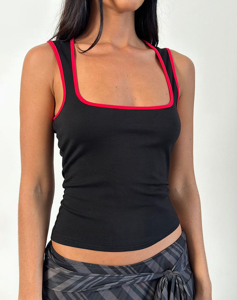 Bild von Shajani Top in Schwarz mit rotem Einband