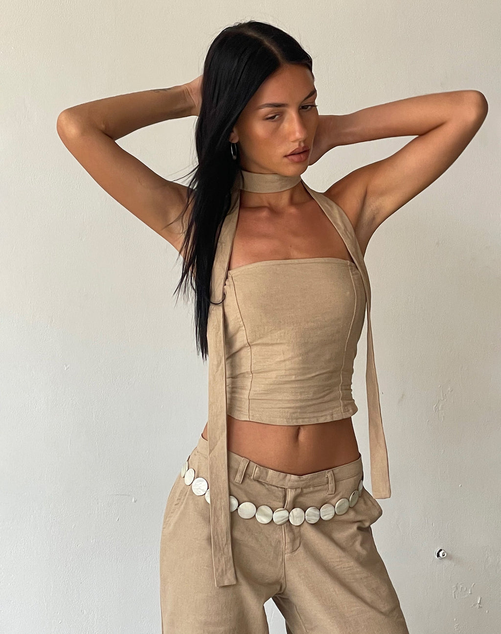 MOTEL X JACQUIE Shaloe Bandeau-Top und Schal-Set in heller Taupe