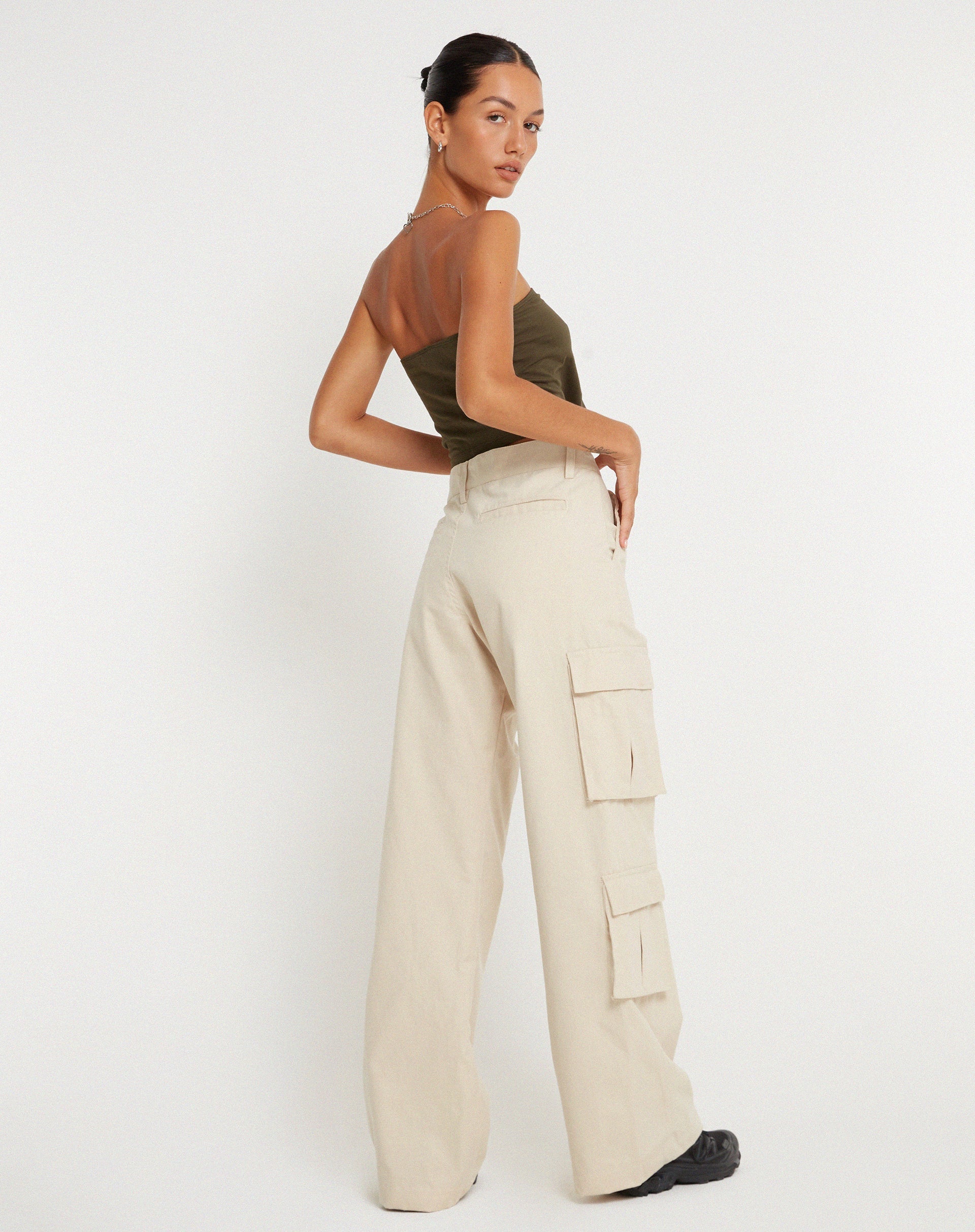 Abbildung der Shan Wide Leg Trouser in Ecru