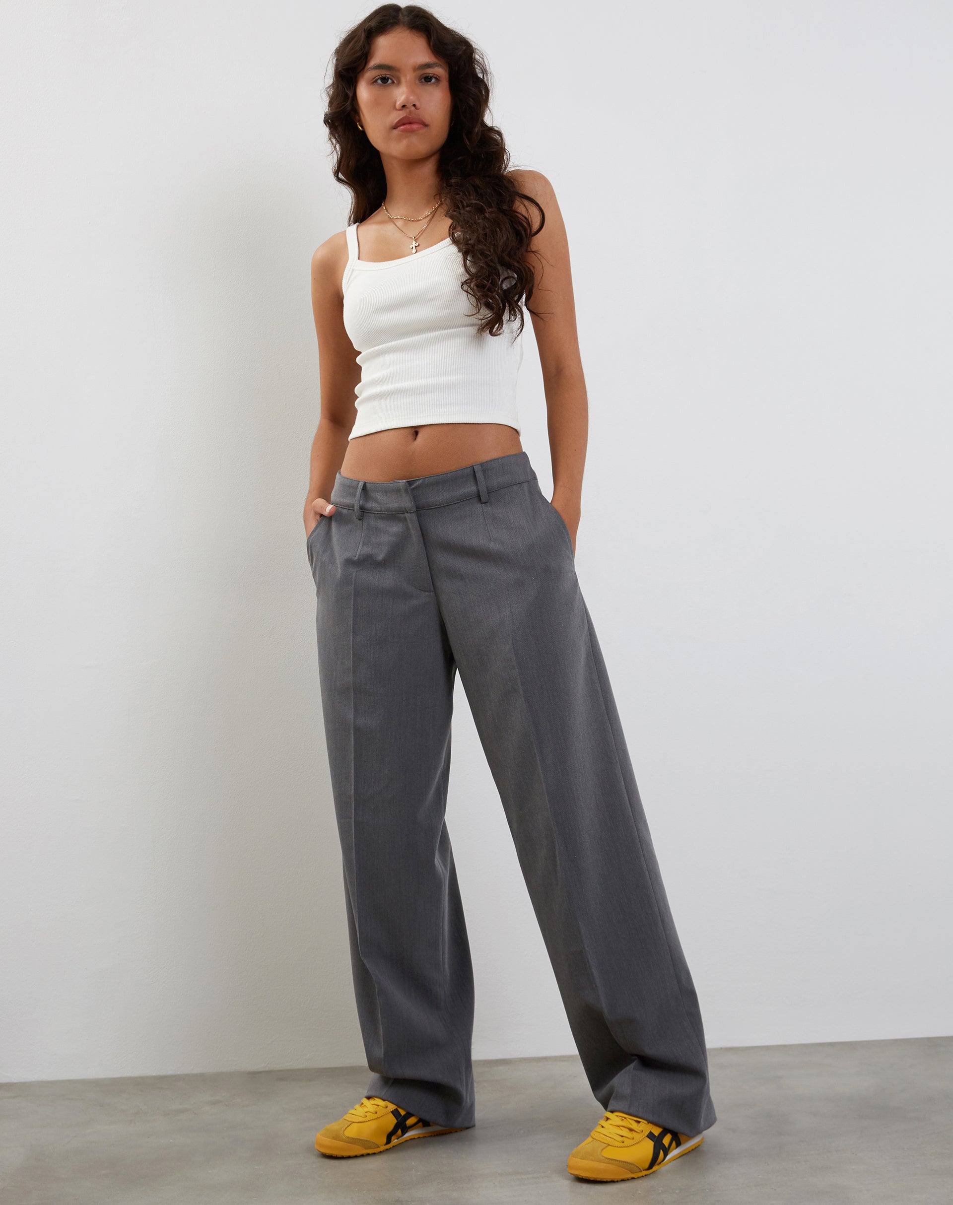 Abbildung der Sirkia Low Rise Tailored Trouser in Charcoal