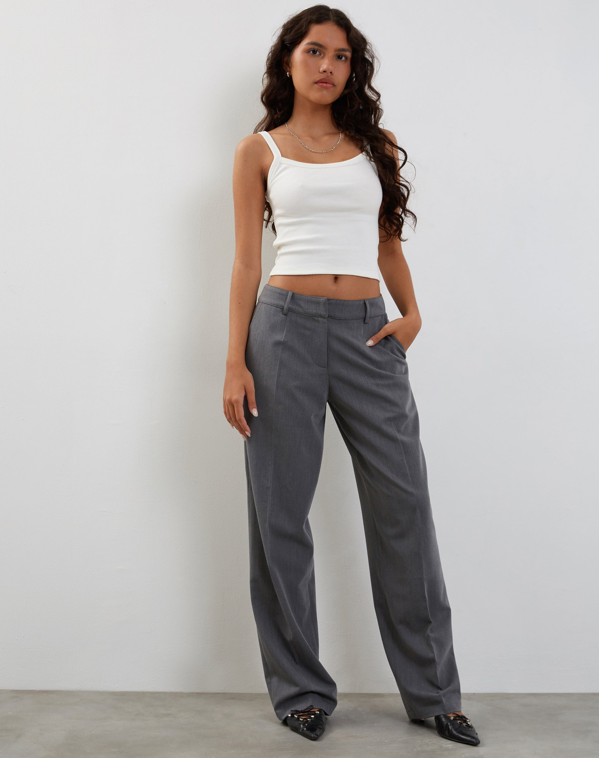 Abbildung der Sirkia Low Rise Tailored Trouser in Charcoal