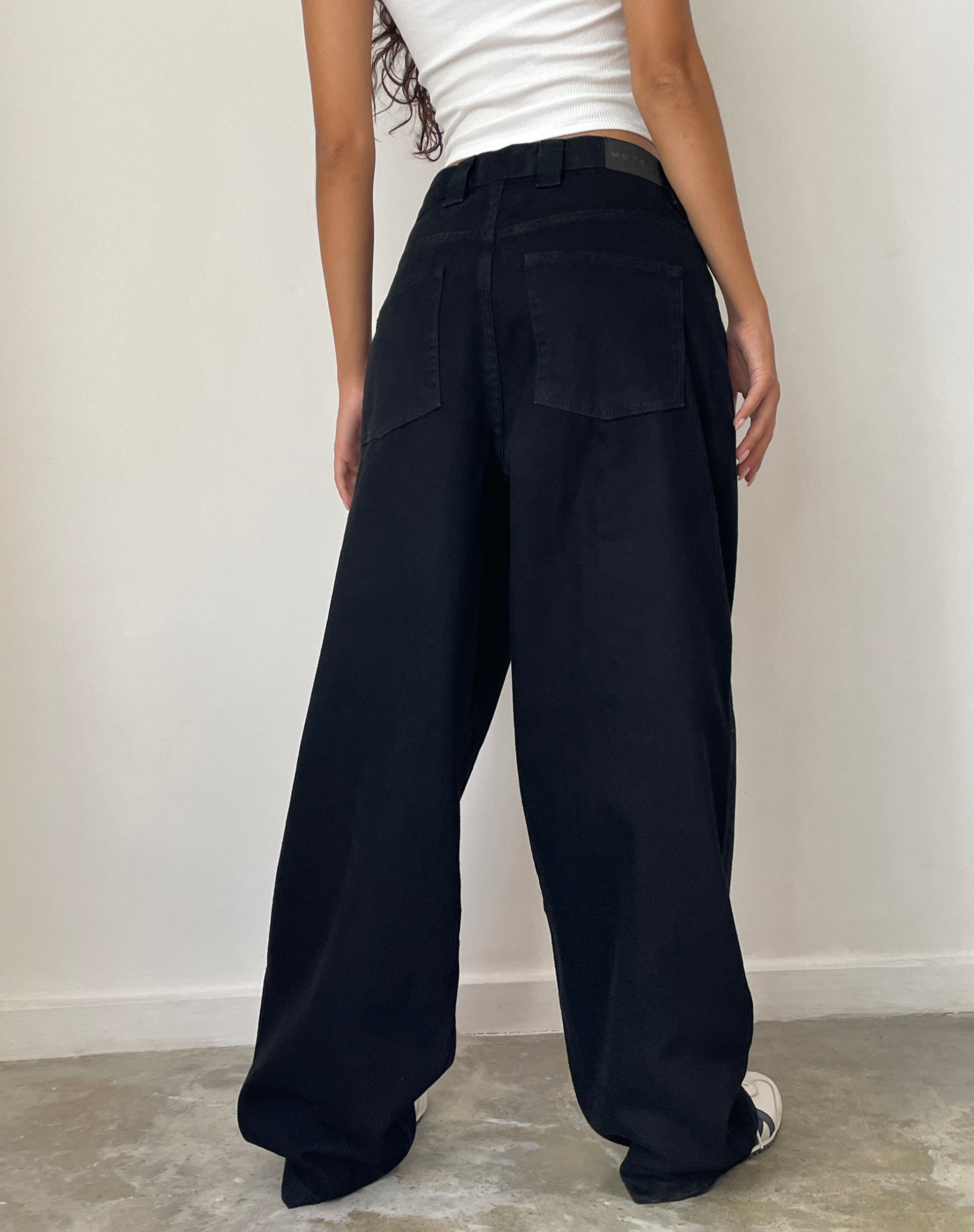 Bild von Skater Low Rise Jean in Rinse Schwarz