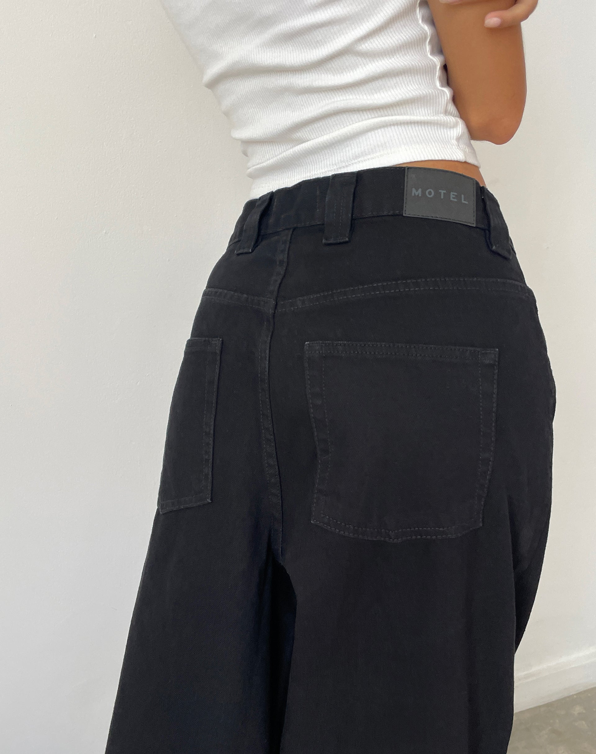 Bild von Skater Low Rise Jean in Rinse Schwarz