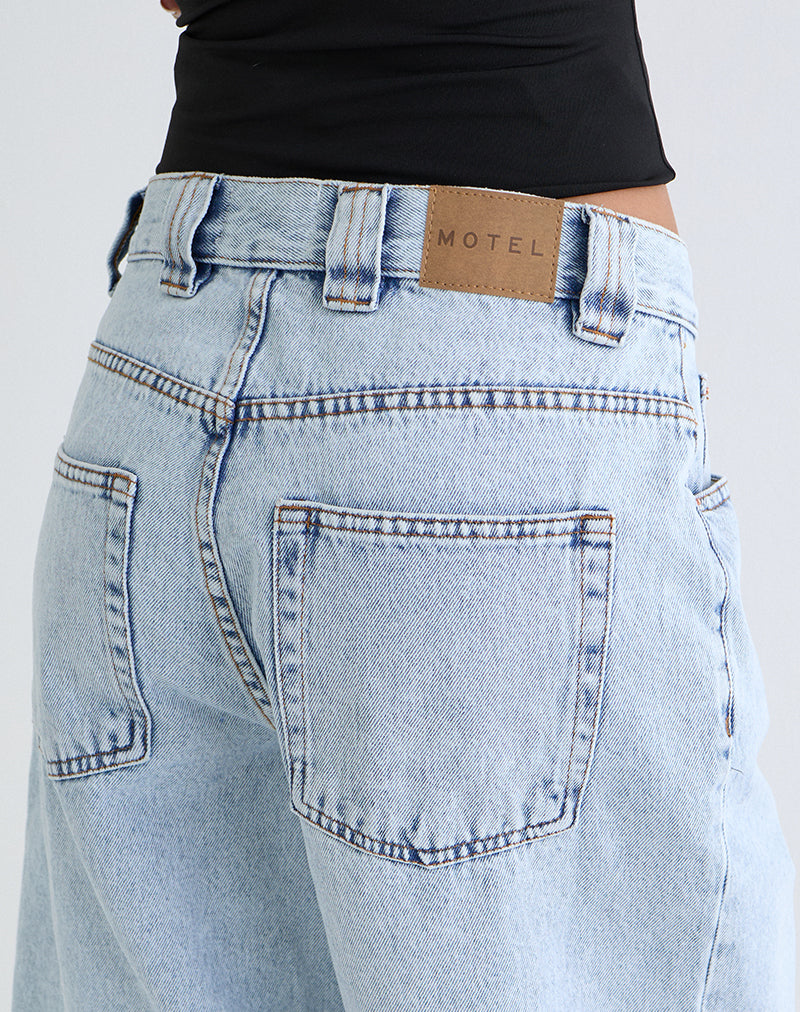 Bild von Low Rise Skater Shorts in 80's Light Wash Blau