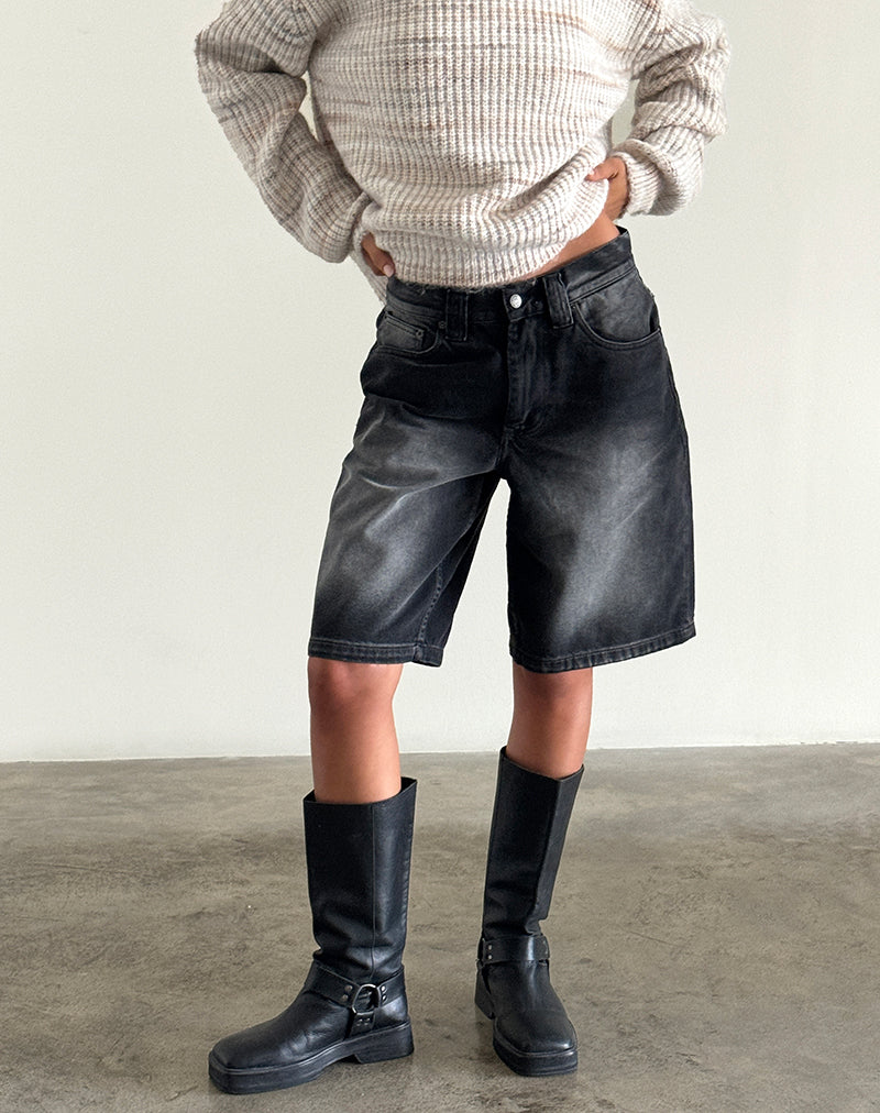 Niedrig geschnittene Skater-Shorts in extremem Schwarz