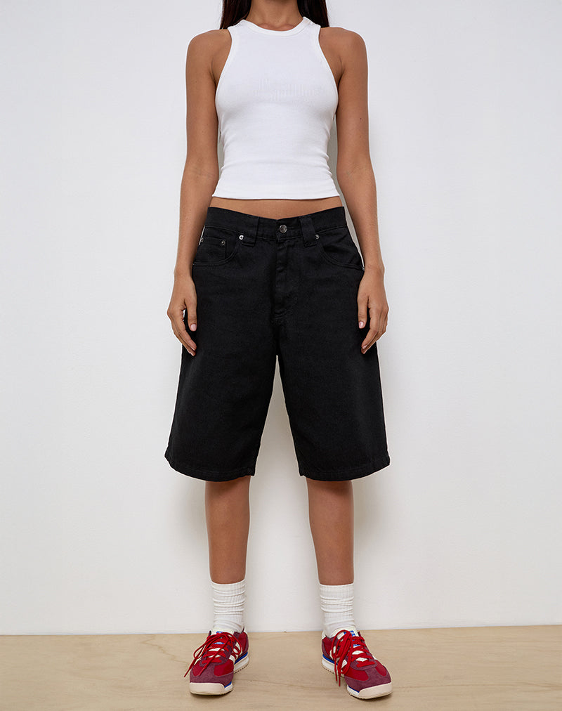 Niedrig geschnittene Skater-Shorts aus schwarzem Denim mit Spülung