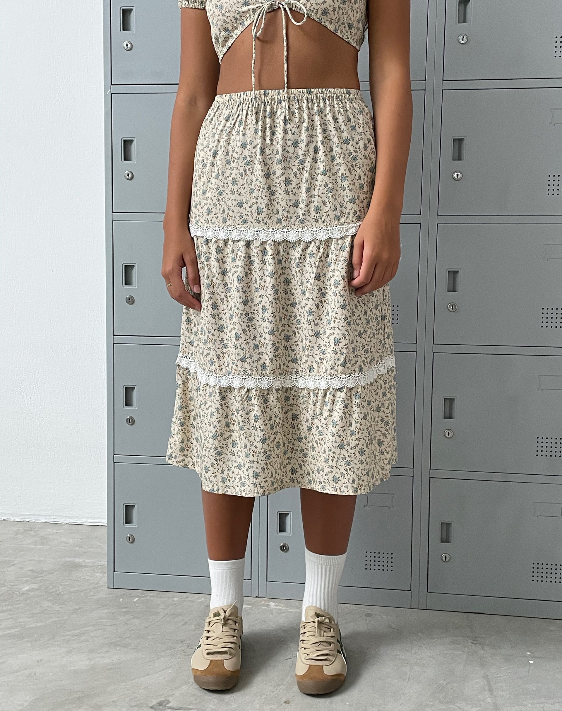 Bild von Maxce Low Rise Midirock in Antikblau und Elfenbein Floral