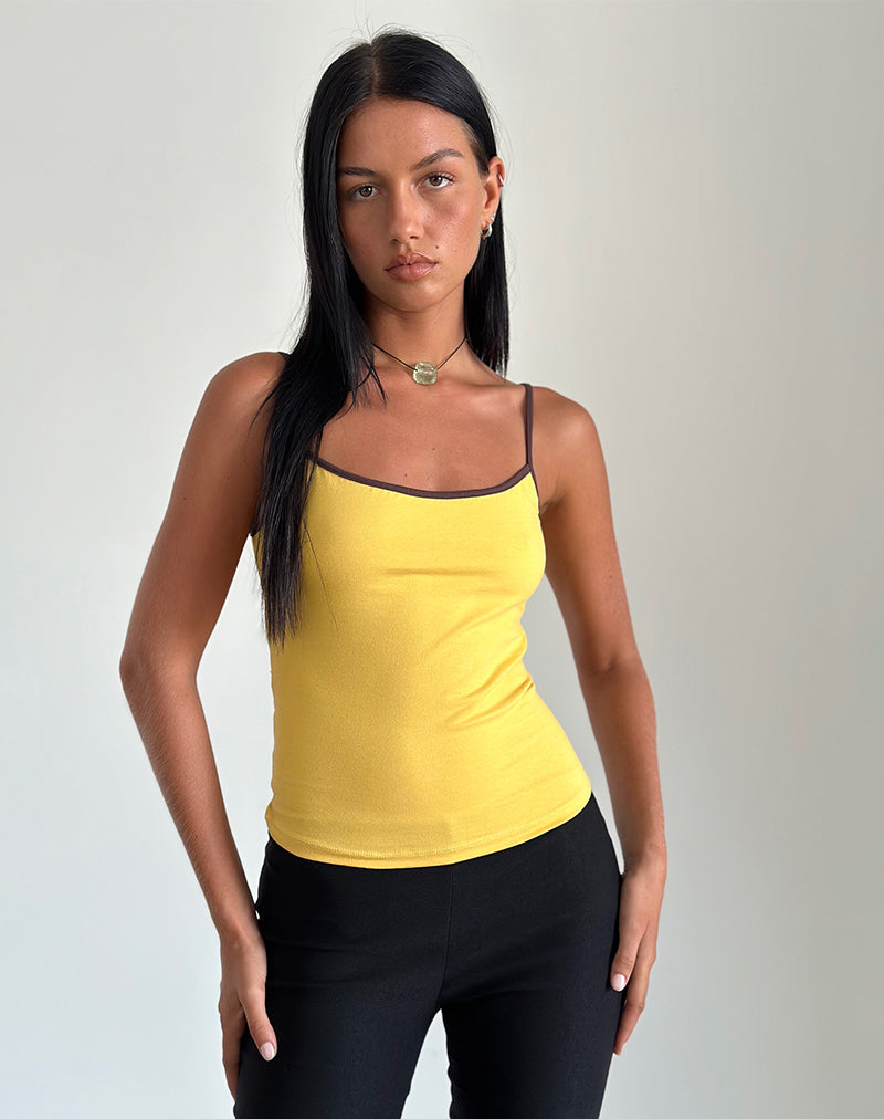 Bild von Solani Top in Yellow May mit tiefer Mahagoni-Bindung