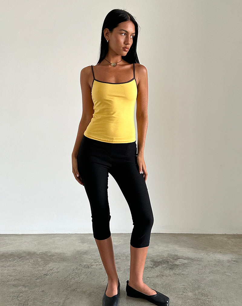 Bild von Solani Top in Yellow May mit tiefer Mahagoni-Bindung