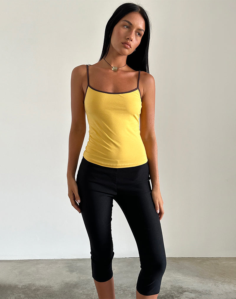 Bild von Solani Top in Yellow May mit tiefer Mahagoni-Bindung